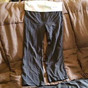 Black and grey capri